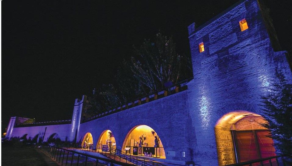 Muralla Alcalá de Henares noche