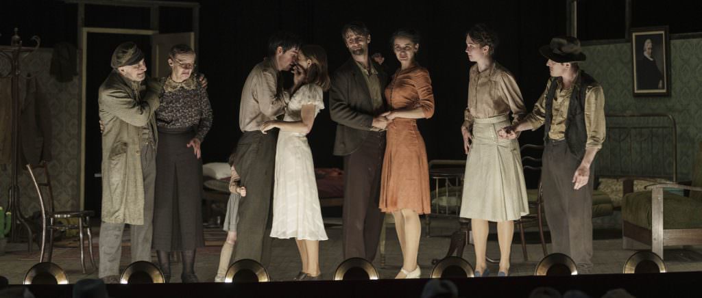 Escena de El Amor en su Lugar